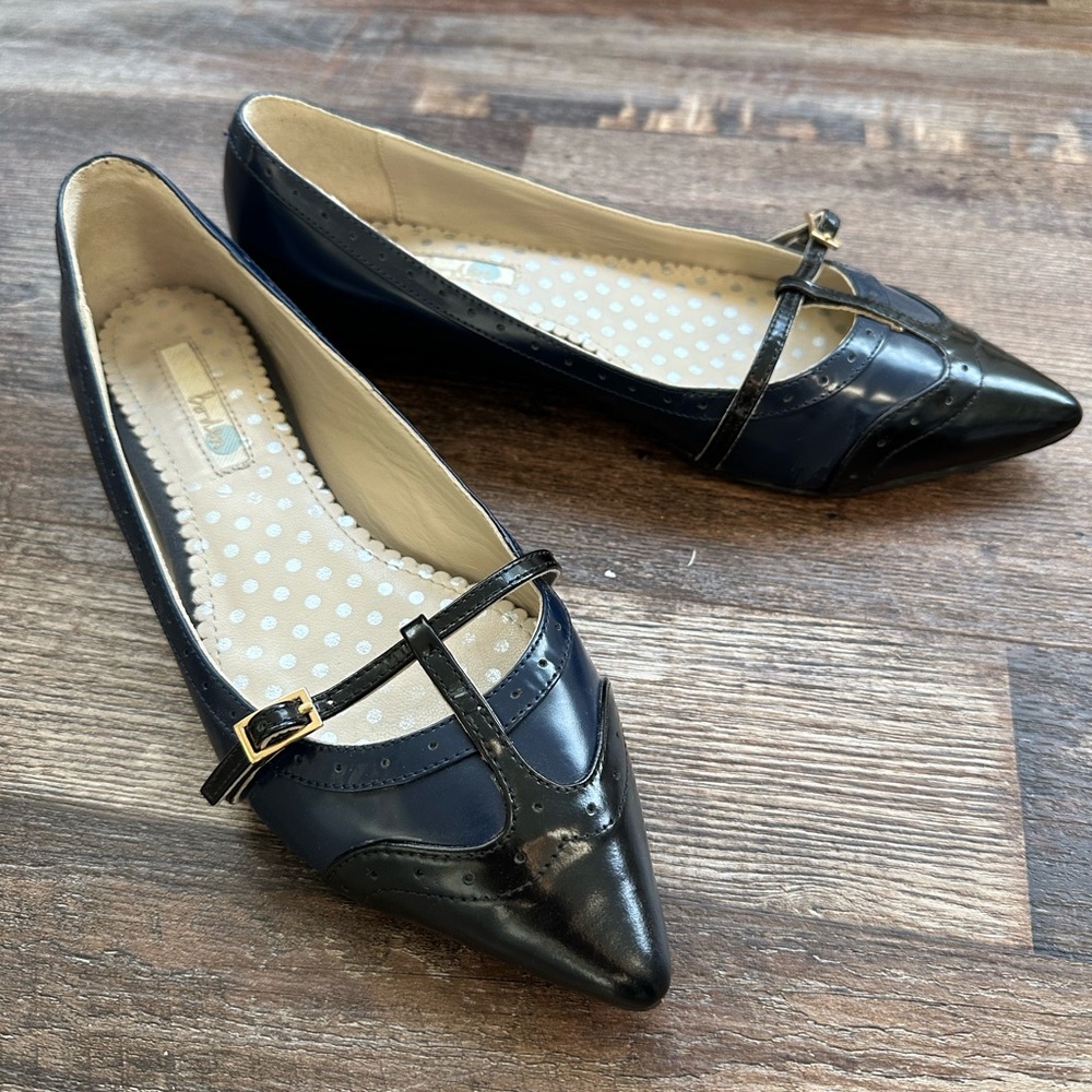 Elegant Black Women's Flats